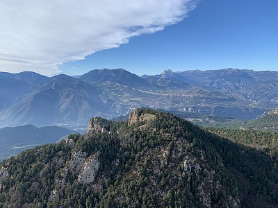 Sobrepuny , amb el Pedraforca i la Serra del Cadi de fons